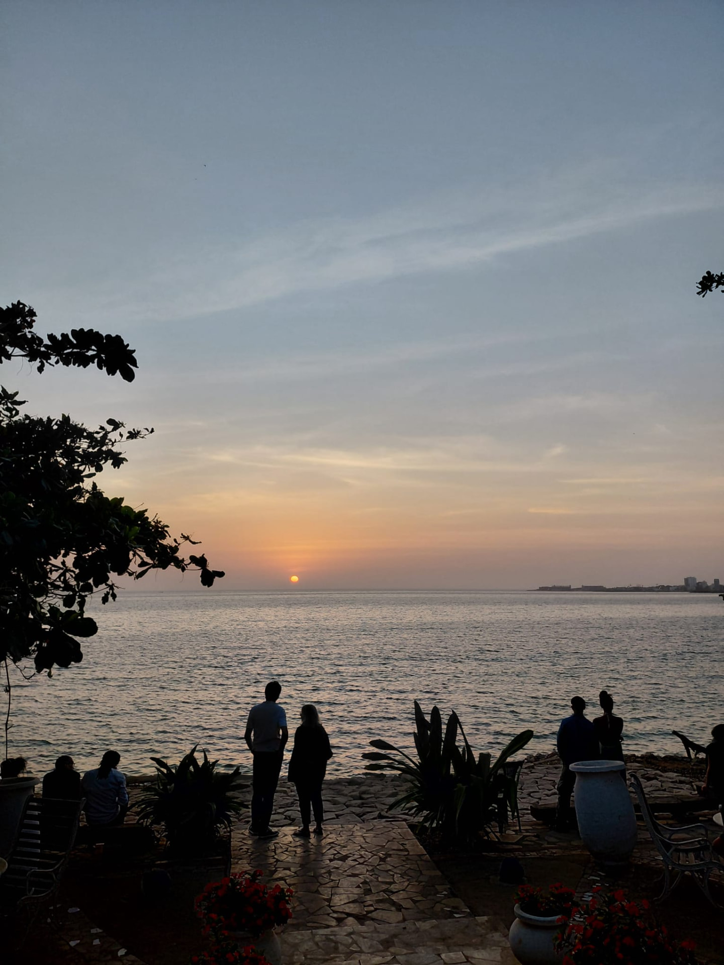 Coucher de soleil sur l'océan à Dakar