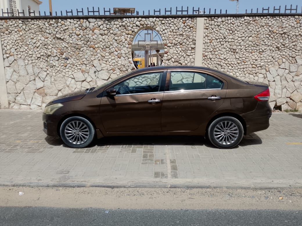 Voiture de transfert climatisée vue de profil